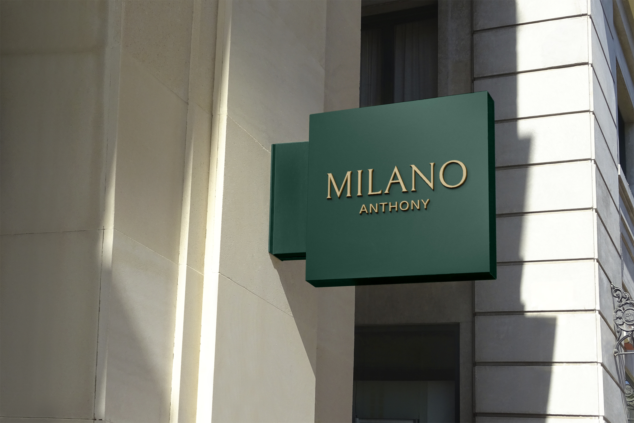 L’enseigne Anthony Milano